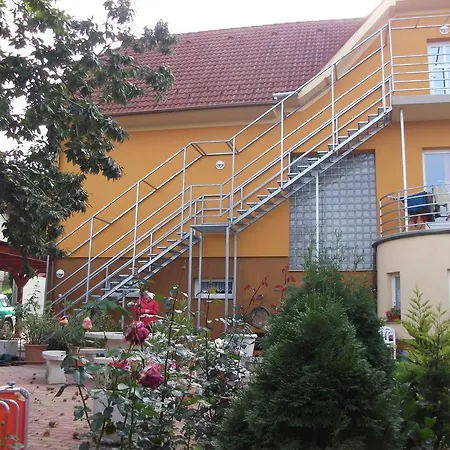 Jobor Vendeghaz Penzion Győrújbarát